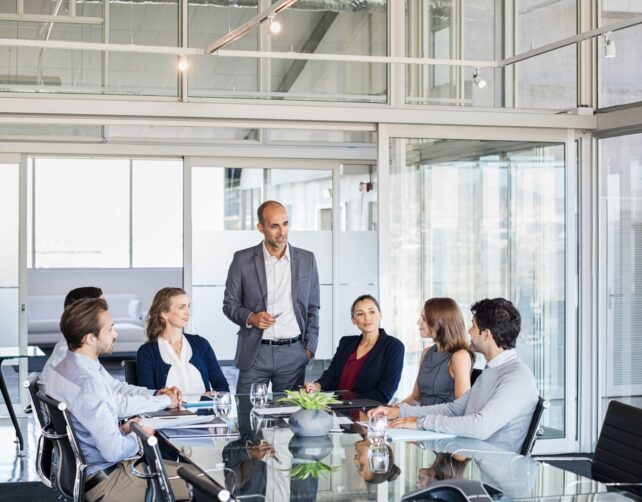 Equipo Linnoit en sesión de trabajo